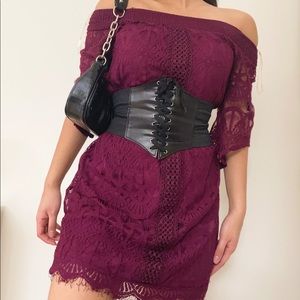 Off-shoulder lace dress💜
